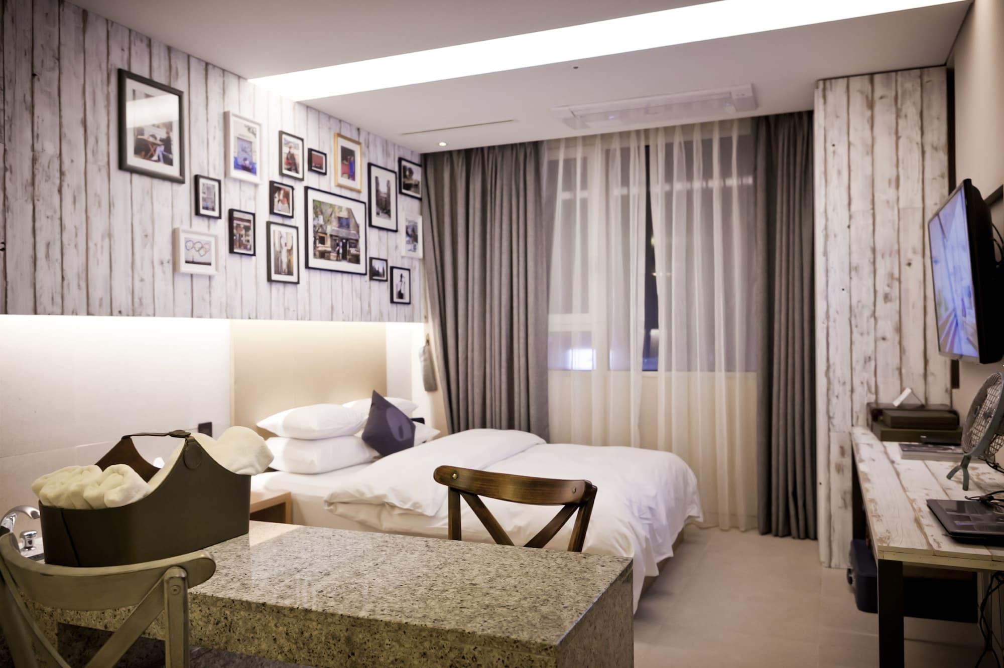 Hotel The Designers Hongdae Seoul Exterior photo