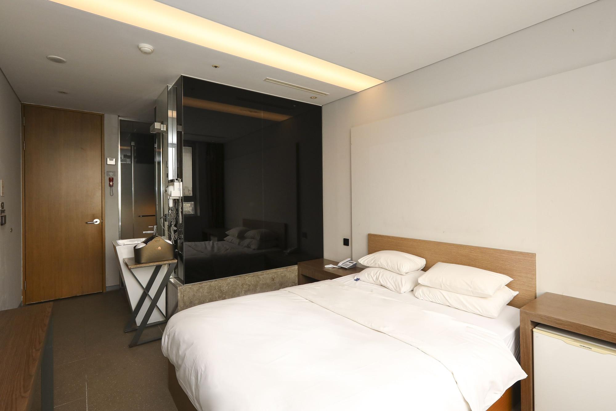Hotel The Designers Hongdae Seoul Exterior photo