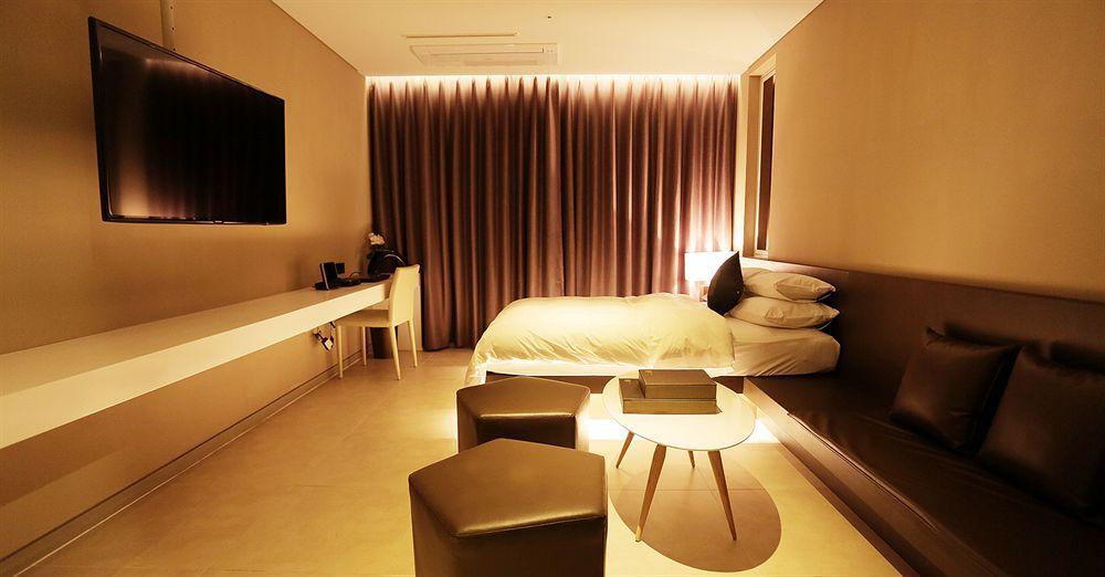 Hotel The Designers Hongdae Seoul Exterior photo